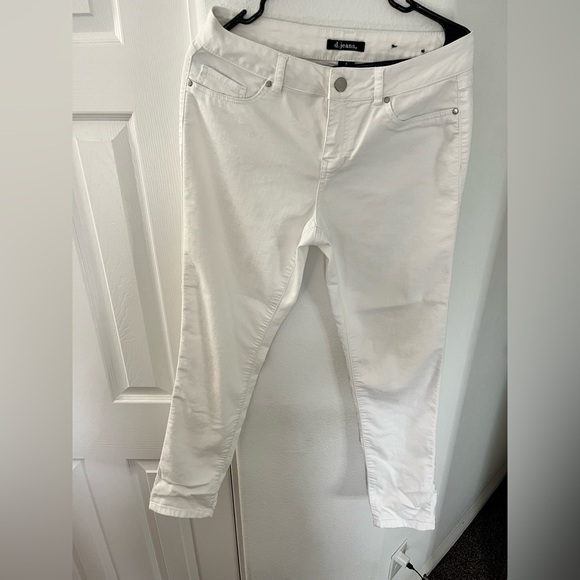 d. jeans Denim - d.jeans Women’s White Ankle Crop Jeans – Size 6